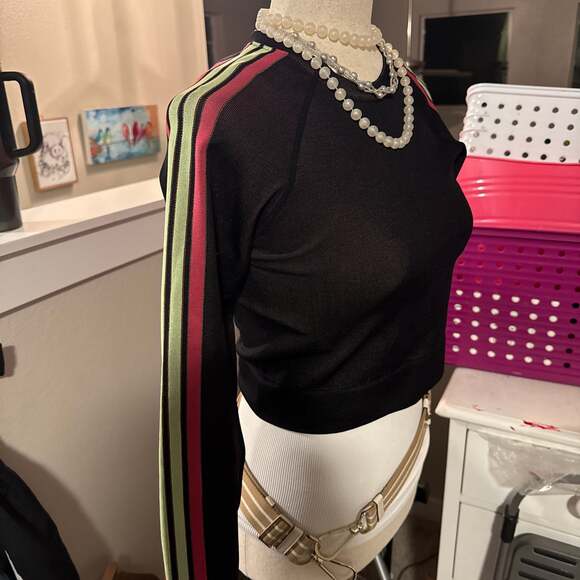 Fabletics Aisley Seamless Black Striped Long-Sleeve Crop Top - Picture 4 of 4